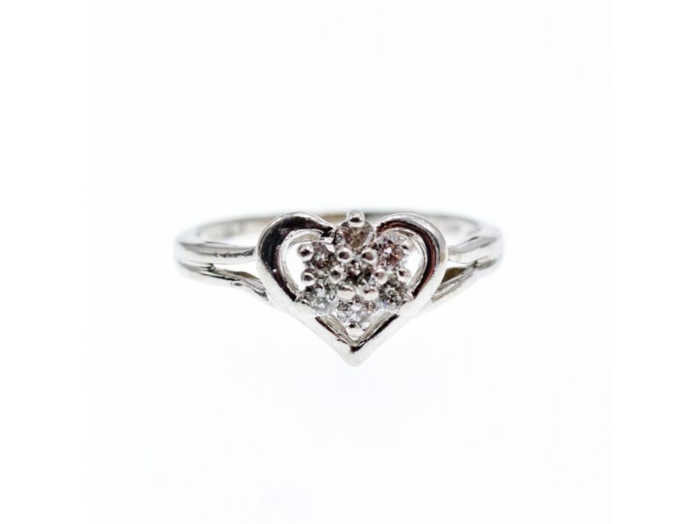 900 Platinum Sapphires "Heart" Ring Size 7